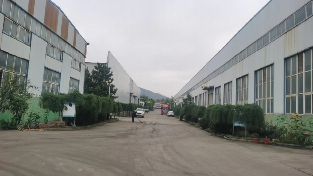 森塔廠區(qū)一角 